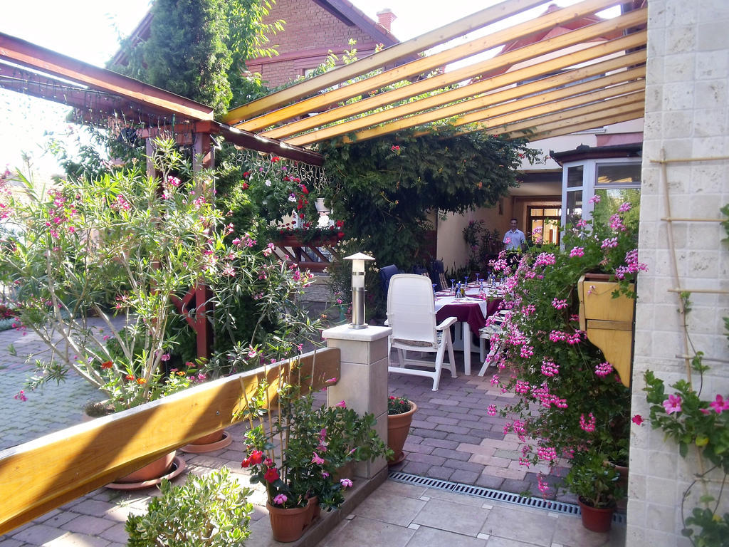 Bed and Breakfast Angela Panzio Berettyóújfalu Exterior foto