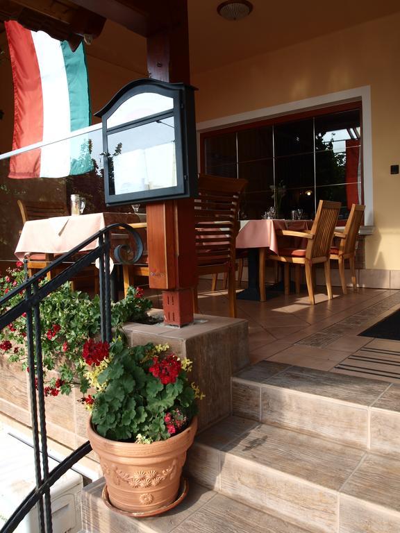 Bed and Breakfast Angela Panzio Berettyóújfalu Exterior foto