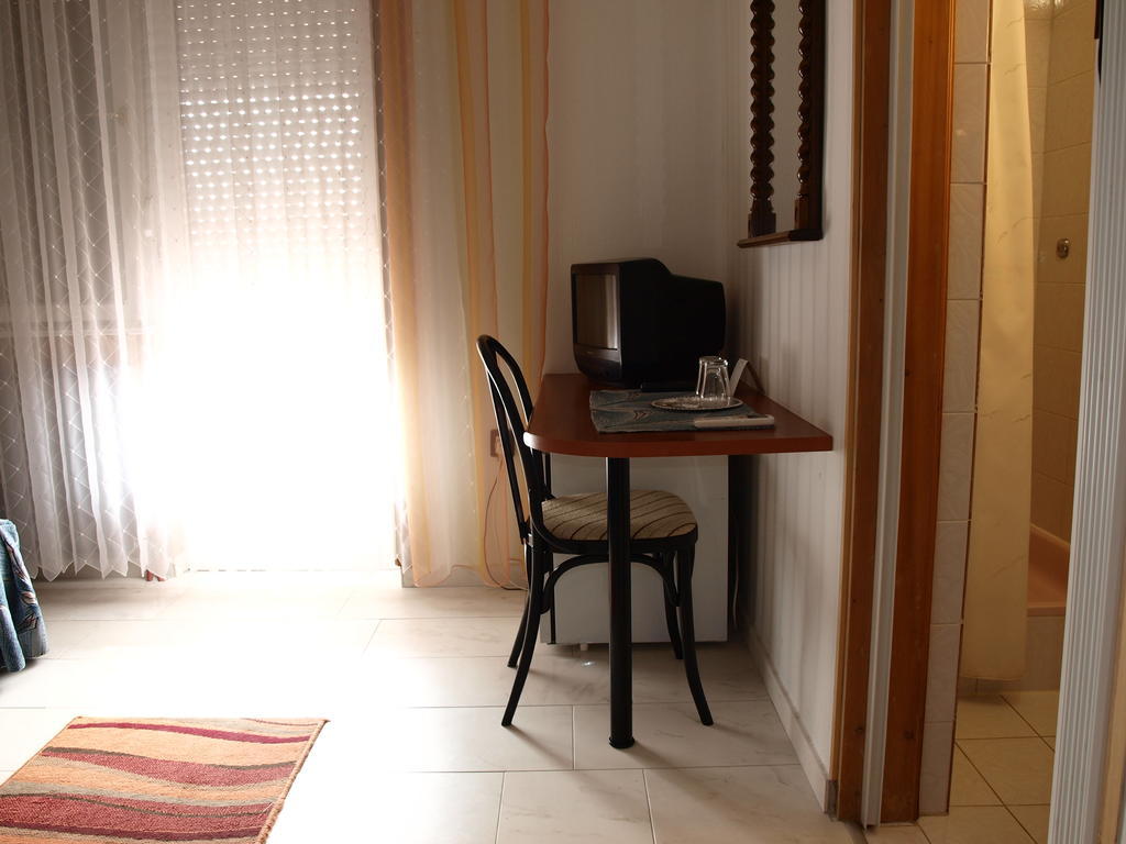 Bed and Breakfast Angela Panzio Berettyóújfalu Zimmer foto